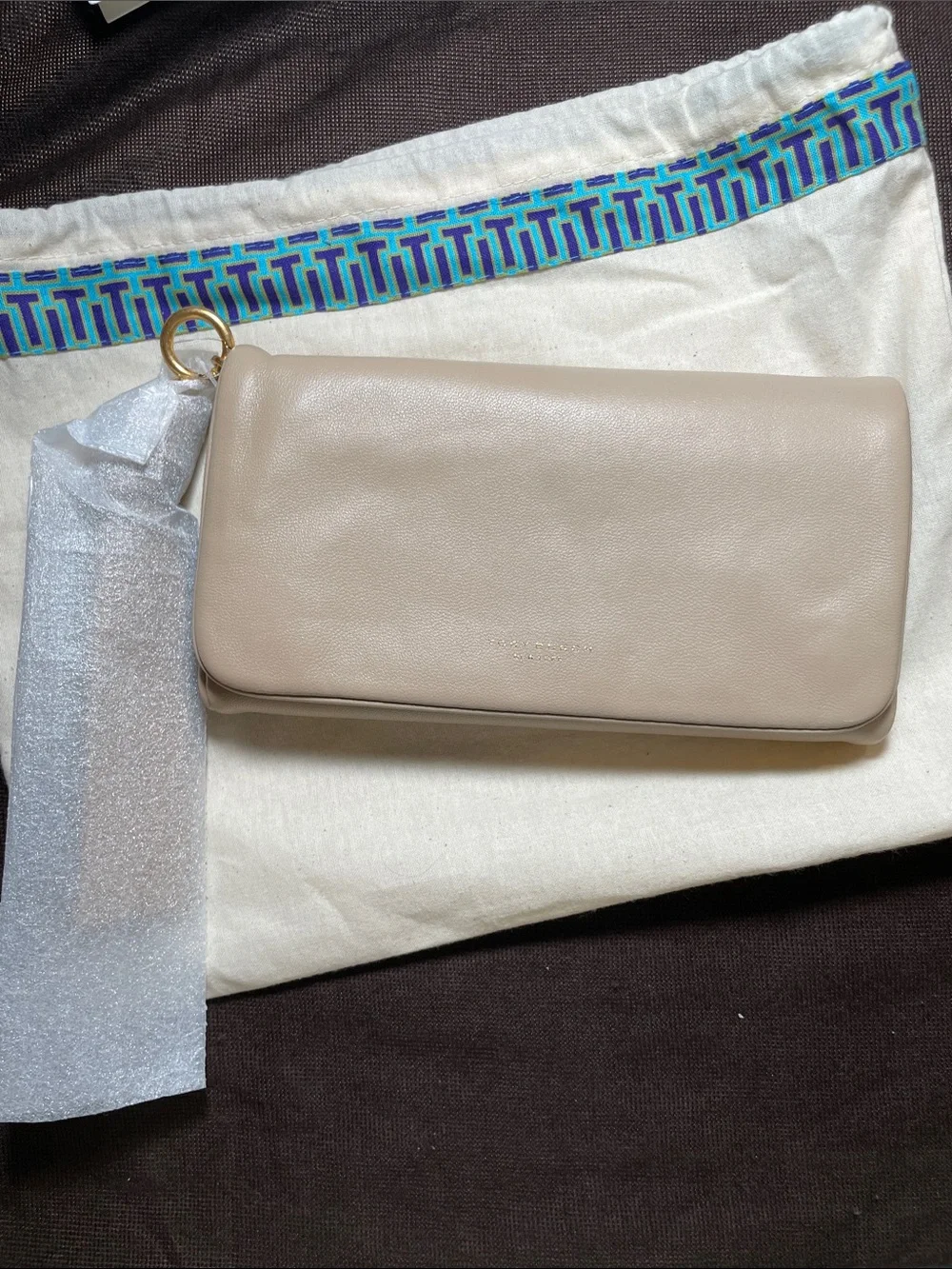 NWT Tory Burch BEAU Beige Leather Fold-Top Clutch Wristlet with Gold Ring Detail